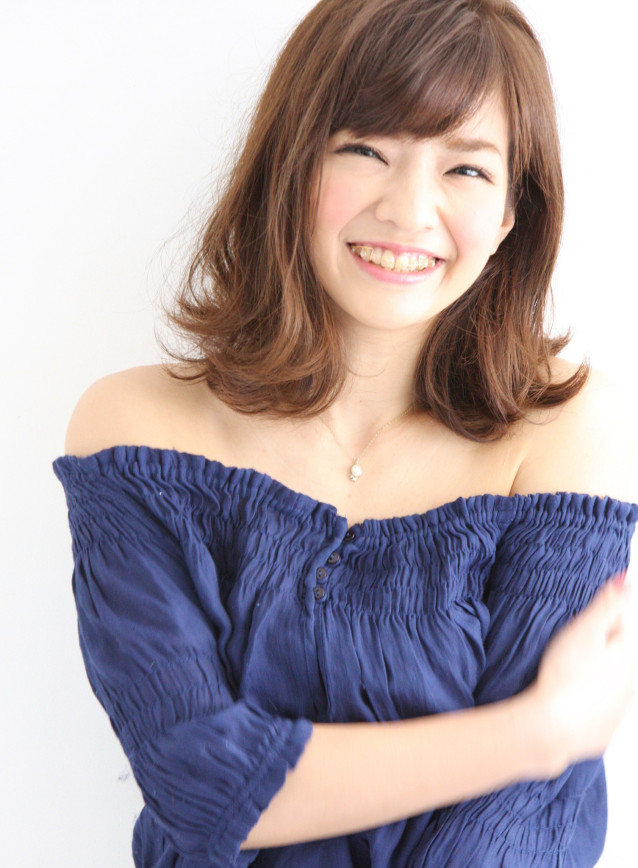 ミディアム 北川景子さん風ふわくしゅ外ハネミディアム Laulea 表参道の髪型 ヘアスタイル ヘアカタログ 秋冬