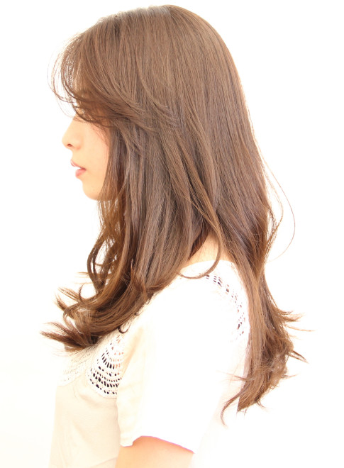 ロング フェザーロング Beautrium Ginzaの髪型 ヘアスタイル ヘアカタログ 21春夏