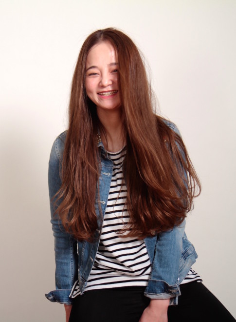 ロング カラーで楽しむ大人の外国人風ロングヘアー Beautrium 福岡の髪型 ヘアスタイル ヘアカタログ 21春夏
