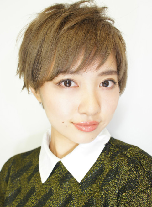 ショートヘア アッシュベージュのショートボブ Gokan Omotesando の髪型 ヘアスタイル ヘアカタログ 21春夏