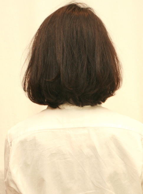 印象的な前髪で遊ぶボブスタイル（ビューティーナビ）