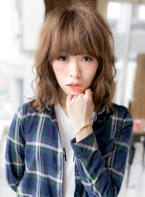 ミディアム スモーキーグレージュカラー Afloat Japanの髪型 ヘアスタイル ヘアカタログ 21春夏