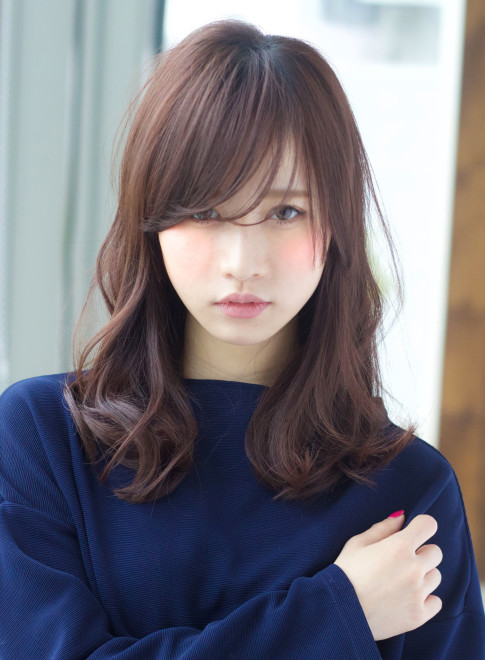 ミディアム うざバング が可愛いモテスタイル Afloat Japanの髪型 ヘアスタイル ヘアカタログ 21春夏