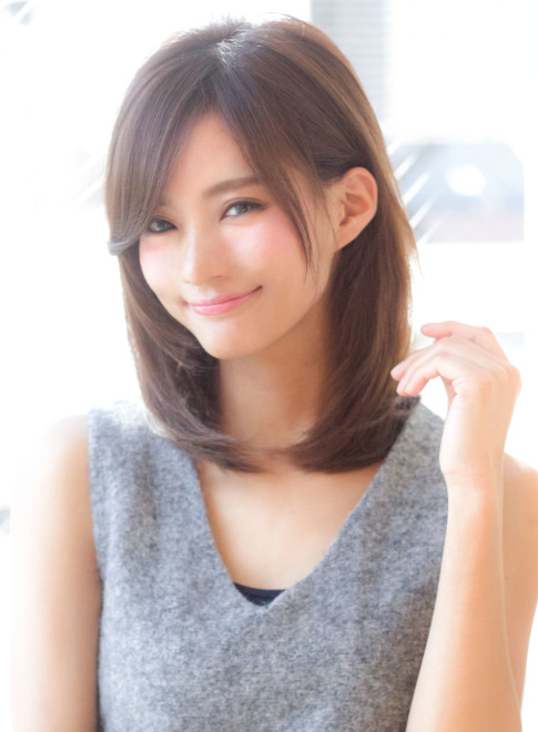 ミディアム 耳掛けで見せる こなれ ミディアム Afloat Japanの髪型 ヘアスタイル ヘアカタログ 21春夏