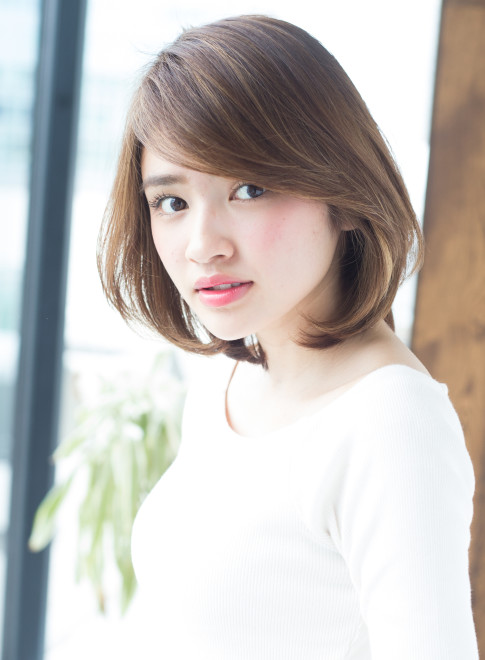 ミディアム ひし形カットで作る小顔スタイル Afloat Japanの髪型 ヘアスタイル ヘアカタログ 21春夏