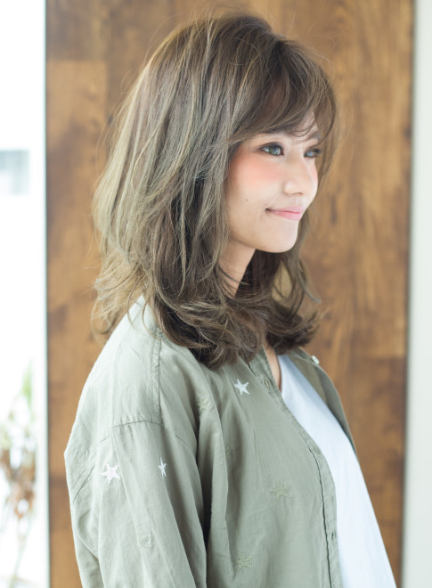 ミディアム オリーブアッシュカラー Afloat Japanの髪型 ヘアスタイル ヘアカタログ 21夏 秋