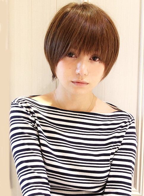 ショートヘア 大人女子 シンプルマッシュショート Reunaの髪型 ヘアスタイル ヘアカタログ 21春夏