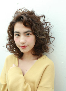 カーリー ミディアム 画像あり の髪型 ヘアスタイル ヘアカタログ情報 21春夏