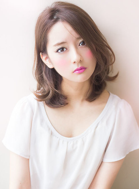 ミディアム 大人っぽい自然なニュアンスパーマ Afloat Japanの髪型 ヘアスタイル ヘアカタログ 21春夏