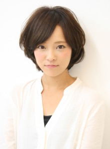 安田成美の髪型が可愛いと話題 大人のショートヘアカタログ 髪型 ビューティーナビ