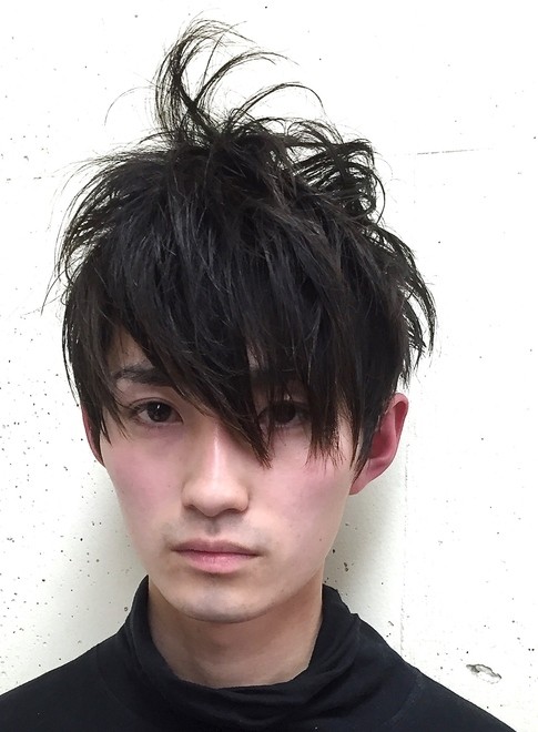 メンズ 無造作でアニメのような動きのメンズパーマ Gokan Omotesando の髪型 ヘアスタイル ヘアカタログ 21春夏