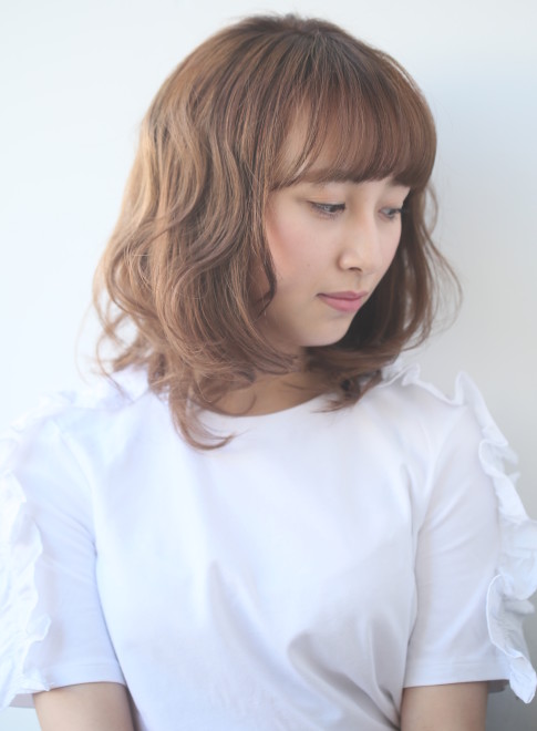 ミディアム ふわふわな柔らかなフェミニンパーマ Arc の髪型 ヘアスタイル ヘアカタログ 21春夏