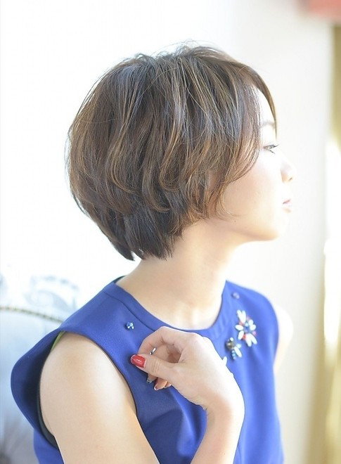 ボブ 爽やか奥行きショートボブの米倉涼子風 Rootsの髪型 ヘアスタイル ヘアカタログ 22春夏