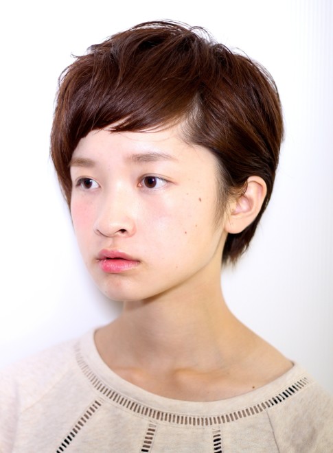 ベリーショート 個性的な前髪の大人ベリーショート Gokan Omotesando の髪型 ヘアスタイル ヘアカタログ 21春夏