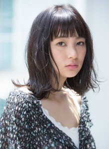 ゆるめ パーマ ミディアム 黒髪 画像あり の髪型 ヘアスタイル ヘアカタログ情報 21秋冬