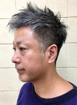 白髪の大人サイド刈り上げベリーショート（髪型メンズ）