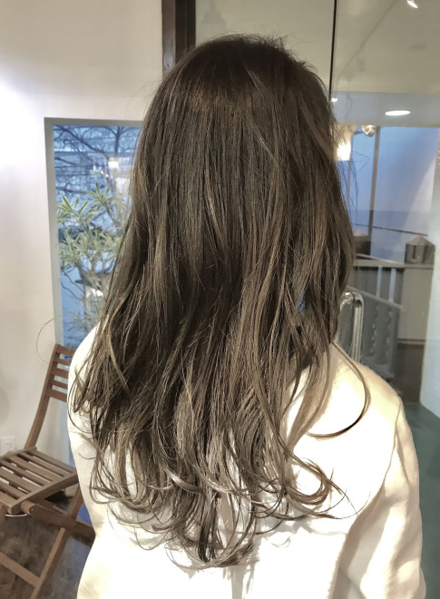 ロング 新色 グレーパール Hair Studio Barrettaの髪型 ヘア