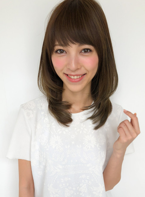 ミディアム ひし形カット 内巻きレイヤースタイル Afloat Japanの髪型 ヘアスタイル ヘアカタログ 21春夏