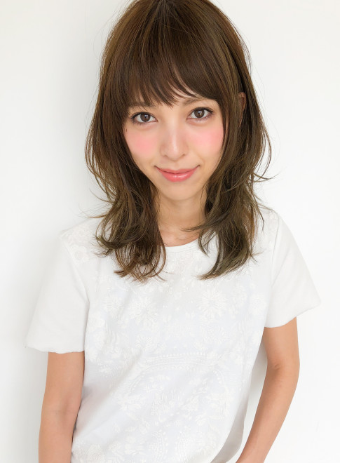 ミディアム 小顔ミディアムレイヤー Afloat Japanの髪型 ヘアスタイル ヘアカタログ 21春夏