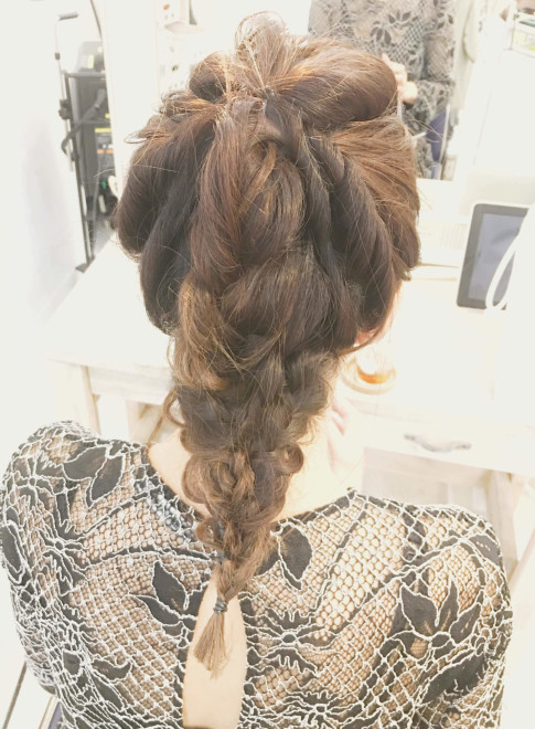 セミロング スッキリ編み込みアレンジ Hair Salon Artistaの髪型 ヘアスタイル ヘアカタログ 21春夏
