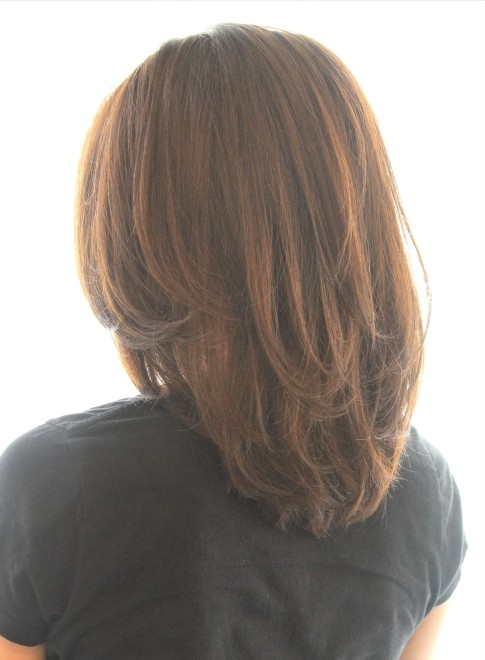 ベストウルフカット 50代 髪型 くせ毛 ミディアム 無料のヘアスタイル画像
