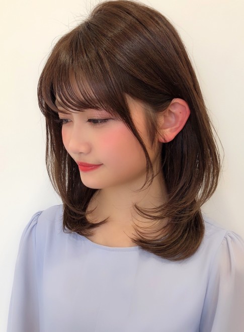 ミディアム 大人可愛い ひし形内巻きレイヤー Afloat Japanの髪型 ヘアスタイル ヘアカタログ 21夏 秋