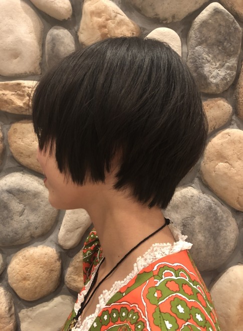 ショートヘア 70年代風ヒッピーマッシュショート Beautrium 七里ヶ浜の髪型 ヘアスタイル ヘアカタログ 秋冬