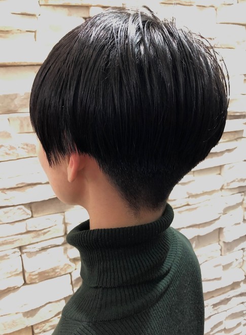 ショートヘア 上品で大人可愛い黒髪刈り上げショート Gokan