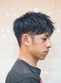 メンズ ネイビーカラーツーブロック Hair Salon Jazooの髪型 ヘアスタイル ヘアカタログ 21夏 秋