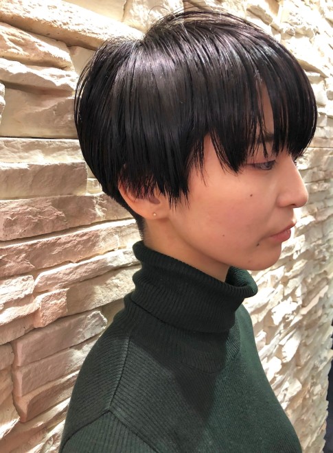 ショートヘア 上品で大人可愛い黒髪刈り上げショート Gokan Omotesando の髪型 ヘアスタイル ヘアカタログ 21春夏