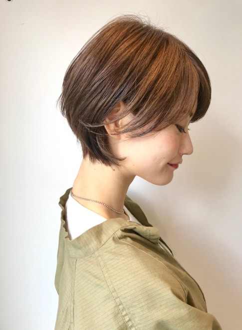 ショートヘア 30代 40代 女性らしいショートボブ Vieの髪型 ヘアスタイル ヘアカタログ 2020秋冬