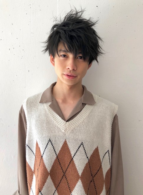 メンズ ランダムで個性的な毛束感のメンズパーマ Gokan Omotesando の髪型 ヘアスタイル ヘアカタログ 2020秋冬