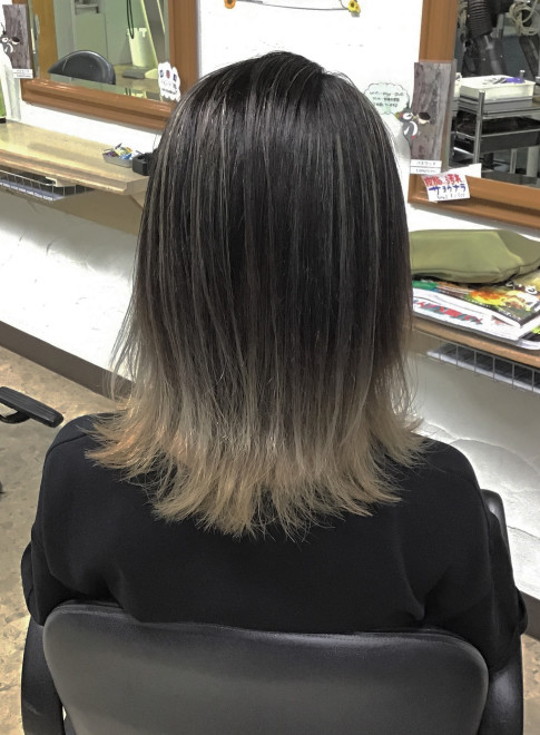 ミディアム バレイヤージュグラデーションカラー Tomoの髪型 ヘアスタイル ヘアカタログ 2020春夏