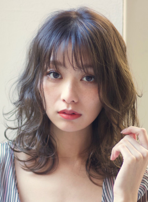 ミディアム ディープグレージュレイヤーミディ Ocean Tokyo Sunnyの髪型 ヘアスタイル ヘアカタログ 21春夏