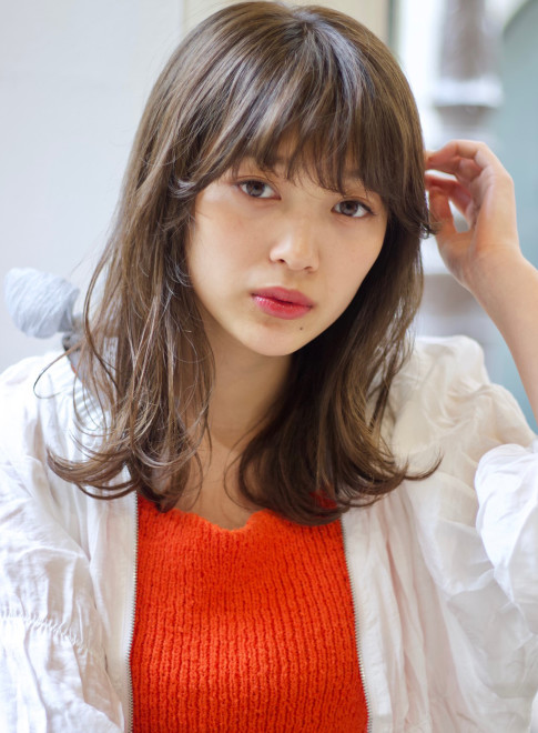 セミロング フレアウェーブ Ocean Tokyo Sunnyの髪型 ヘアスタイル