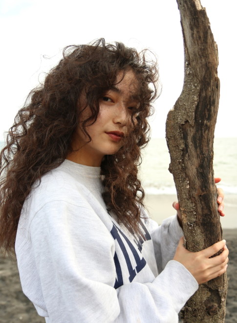 ロング カーリーヘアー Beautrium 七里ヶ浜の髪型 ヘアスタイル