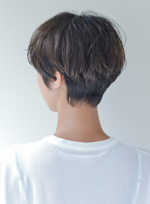 ショートヘア 大人かわいい くせ毛風丸みショート Atelier Ittowaの髪型 ヘアスタイル ヘアカタログ 秋冬