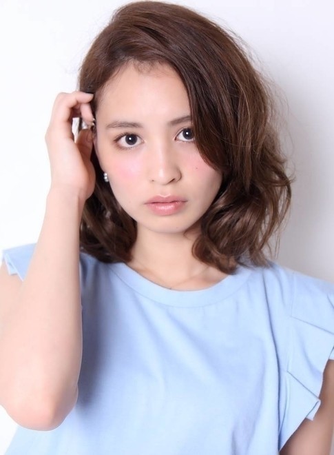 ミディアム 大人可愛いかきあげミディ Beautrium Peninsulaの髪型 ヘアスタイル ヘアカタログ 21秋冬