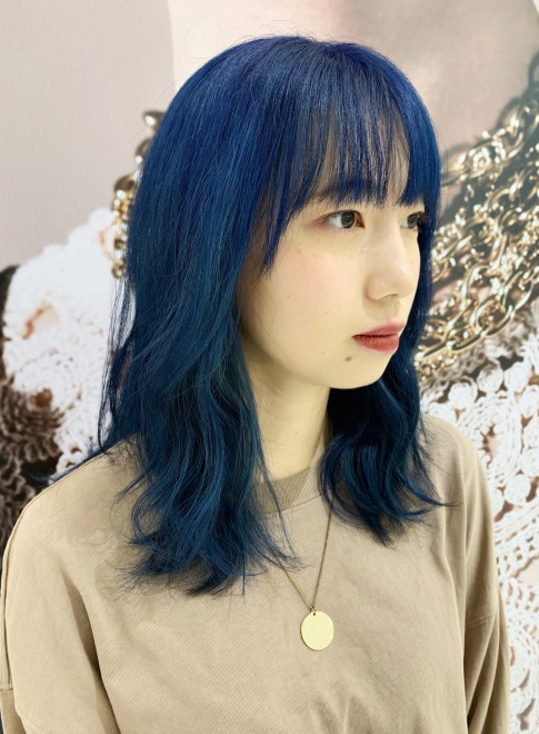 セミロング 韓国風ディープブルーセミロング Toni Guy 原宿の髪型