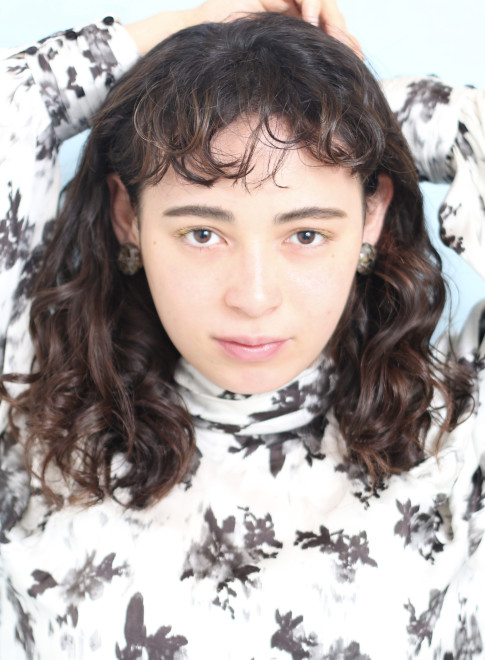 ミディアム 外国人風カーリーヘア Beautrium Ginzaの髪型 ヘアスタイル ヘアカタログ 21春夏