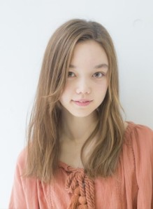 セミロング 女の子 画像あり の髪型 ヘアスタイル ヘアカタログ情報 21春夏