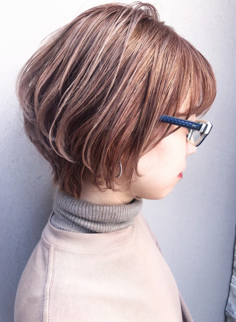 ショートヘア 30代40代ボリュームショートパーマ Hair Lounge Tripの髪型 ヘアスタイル ヘアカタログ 2022冬