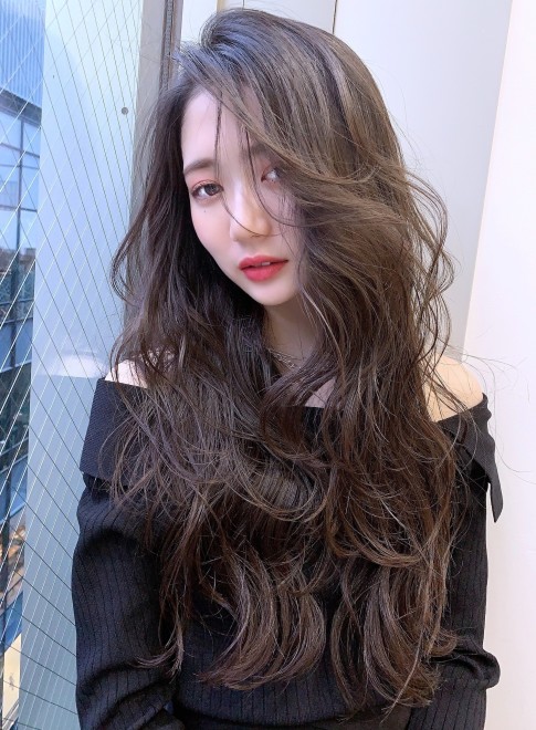 ロング 代30代レイヤーで魅せる色っぽロング Afloat Japanの髪型 ヘアスタイル ヘアカタログ 21春夏