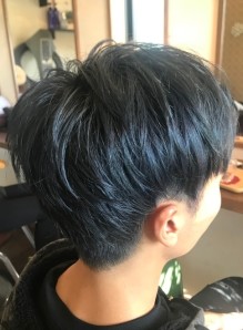 アッシュ ブルー メンズ 髪色 画像あり の髪型 ヘアスタイル ヘア