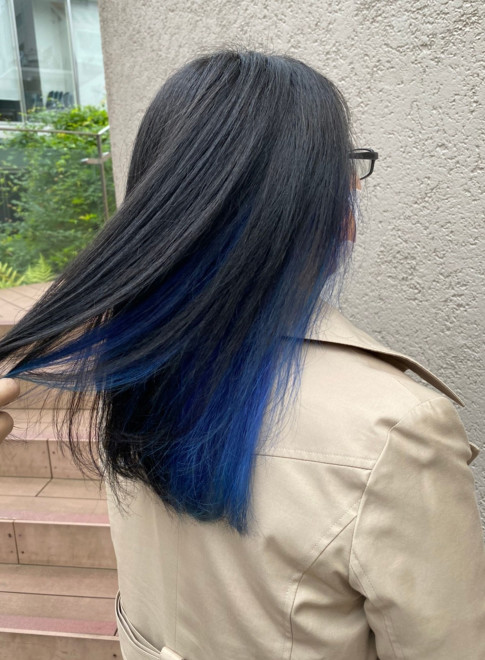 セミロング ブルーインナーカラー Difino 青山の髪型 ヘアスタイル