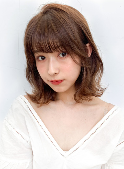 ミディアム 大人かわいい 小顔ミディアムレイヤー Afloat Japanの髪型 ヘアスタイル ヘアカタログ 21春夏