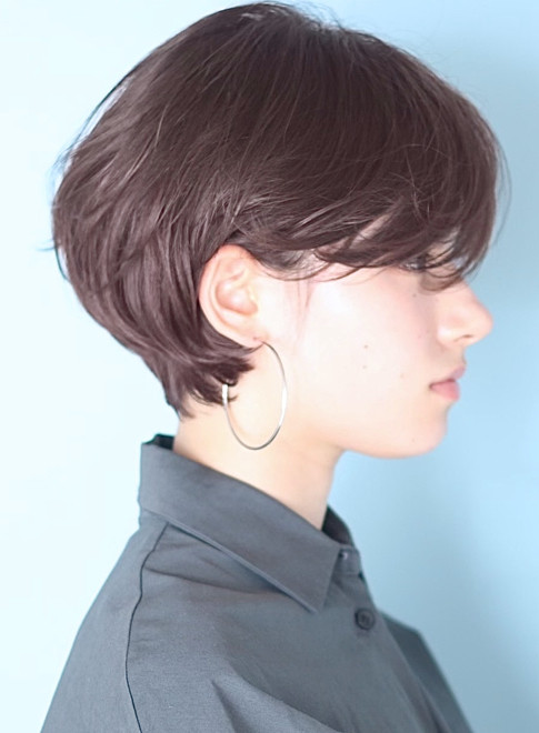 ショートヘア 耳に掛けられる ひし形ハンサムショート Beautrium Ginzaの髪型 ヘアスタイル ヘアカタログ 秋冬