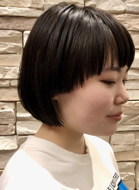 ボブ 個性的な短いワイドバングのマッシュボブ Gokan Omotesando の髪型 ヘアスタイル ヘアカタログ 21春夏