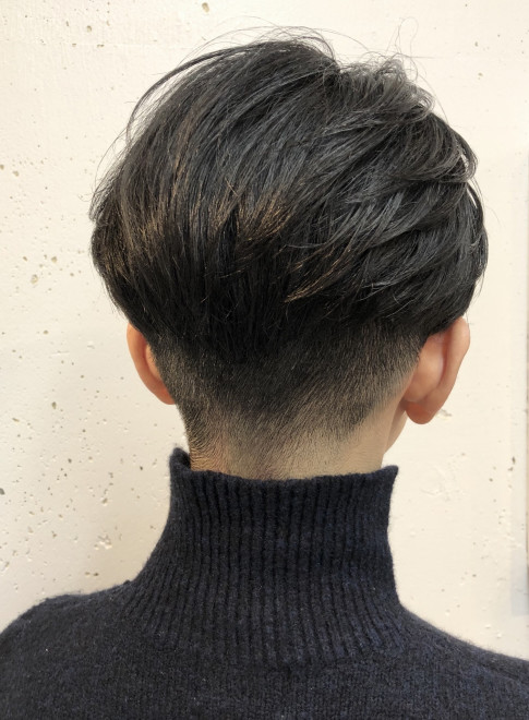 ベリーショート 大人個性的でかっこいい前下がりショート Gokan Omotesando の髪型 ヘアスタイル ヘアカタログ 23冬