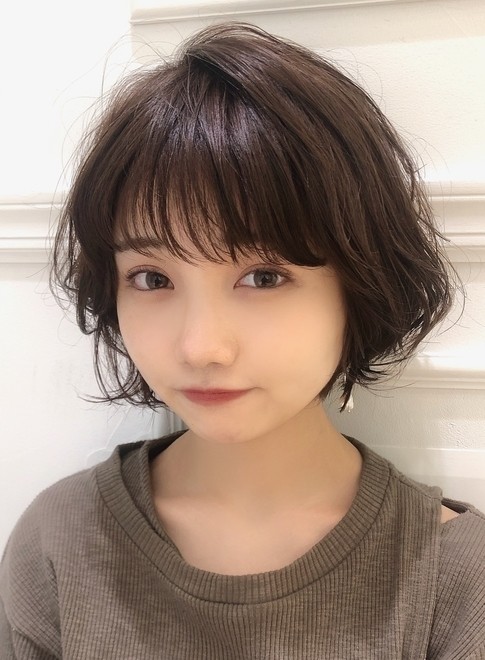 ショートヘア ショートボブ パーマ ゆるふわ 前髪 スタイル ぱっつん の 21春夏 今人気no 1の髪型 ヘアスタイルは ヘアカタログbeauty Navi